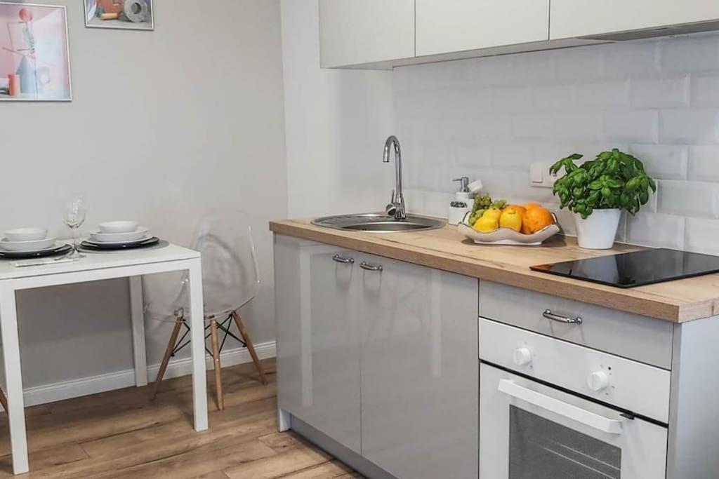 Bezagenta Mozart6 Studio Easy Access To City Wifi Warsawa Bagian luar foto